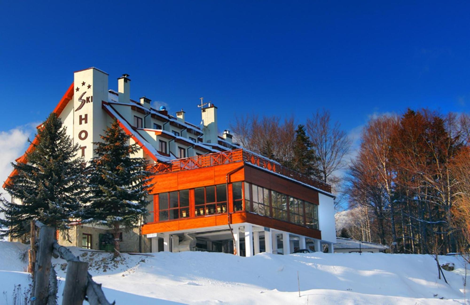 Ski Hotel Piwniczna-Zdroj エクステリア 写真