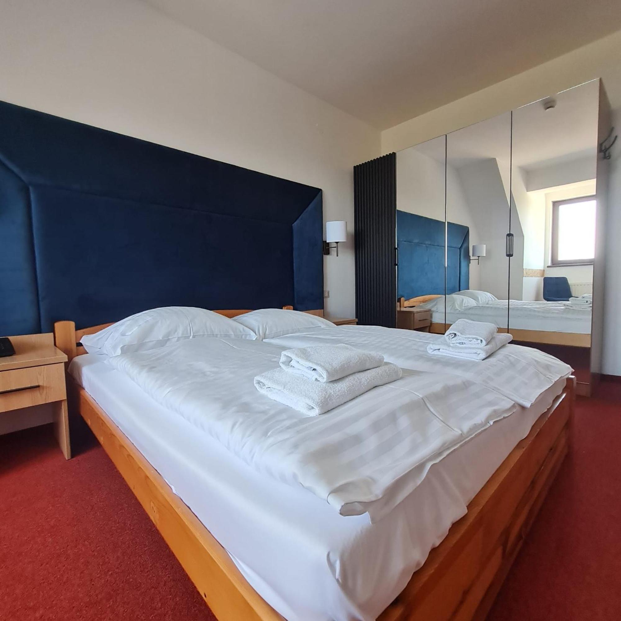 Ski Hotel Piwniczna-Zdroj エクステリア 写真