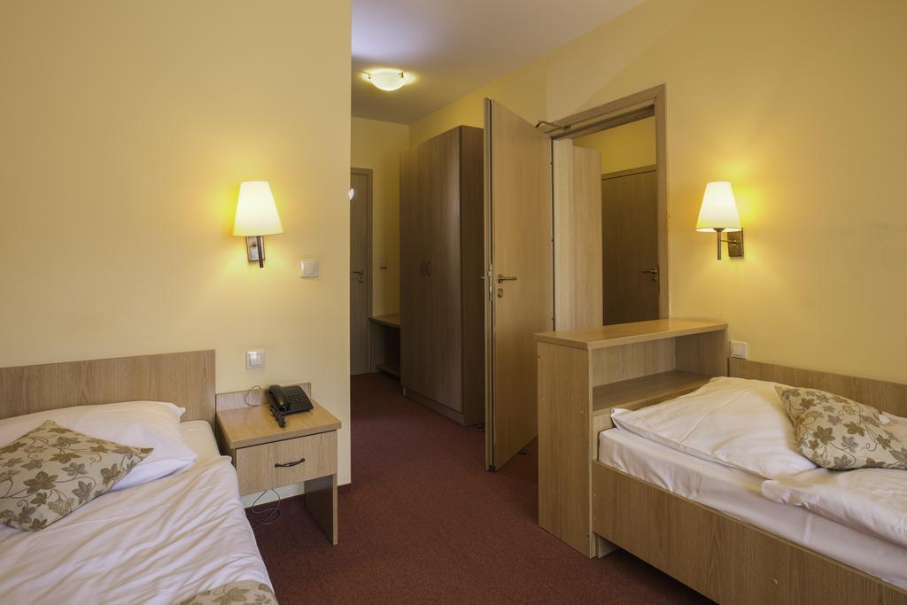 Ski Hotel Piwniczna-Zdroj エクステリア 写真
