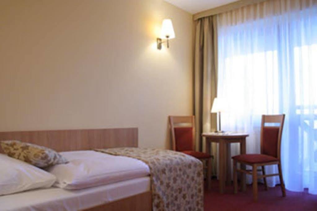 Ski Hotel Piwniczna-Zdroj エクステリア 写真