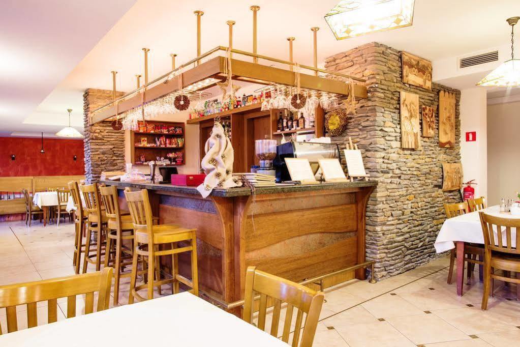 Ski Hotel Piwniczna-Zdroj エクステリア 写真