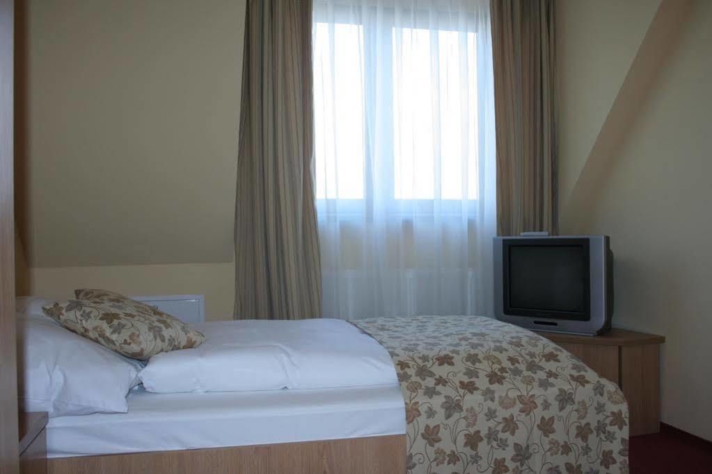 Ski Hotel Piwniczna-Zdroj エクステリア 写真